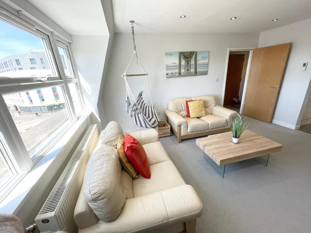 Coastline Retreats - Newly Refurbished Town Centre, Close To Beach, Large Jet Bath With Tv, Netflix, Swing And We Pay Parking Bournemouth Exterior photo
